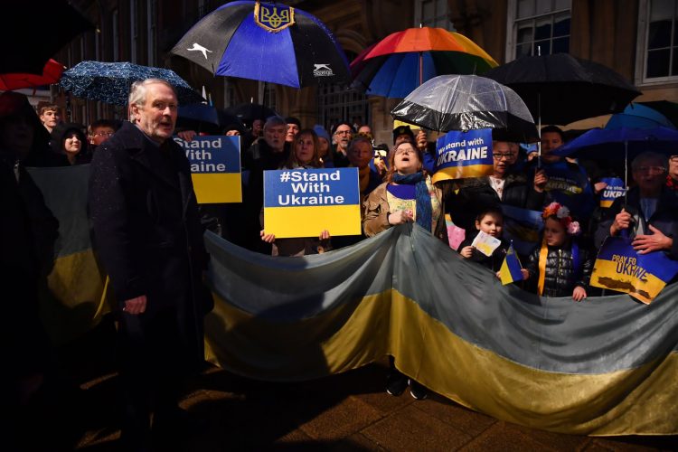 Leicester Time: VIDEO: HUNDREDS SHOW SUPPORT FOR UKRAINE OUTSIDE LEICESTER TOWN HALL