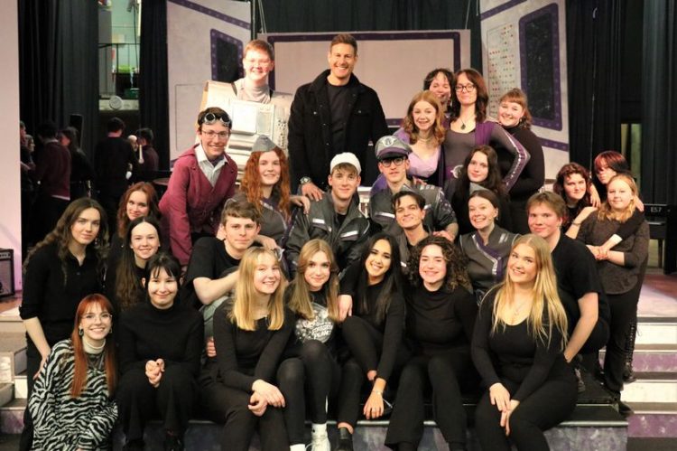 Leicester Time: HOLLYWOOD ACTOR GIVES ACTING TIPS AT LEICESTERSHIRE SCHOOL