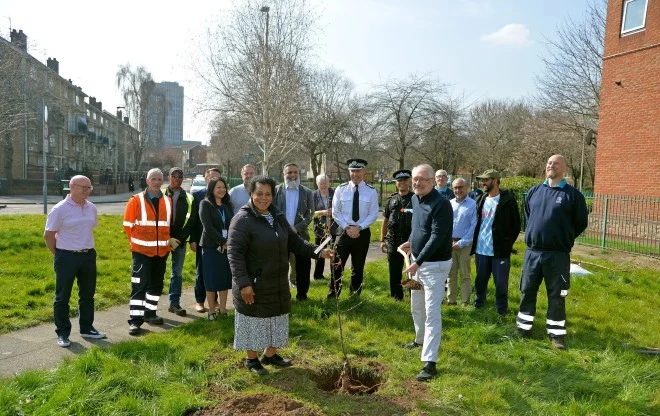 Leicester Time: TREES PLANTED IN ST MATTHEWS TO MARK QUEEN'S JUBILEE