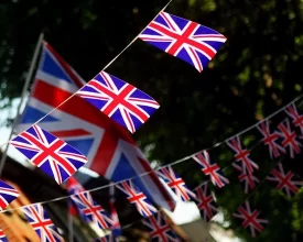 Leicester Time: COALVILLE HAIRDRESSER TAKES FIRST PLACE FOR AMAZING JUBILEE DISPLAY