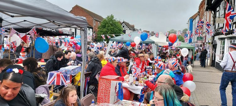 Leicester Time: ASHBY STREET PARTY IS ROYALLY FABULOUS