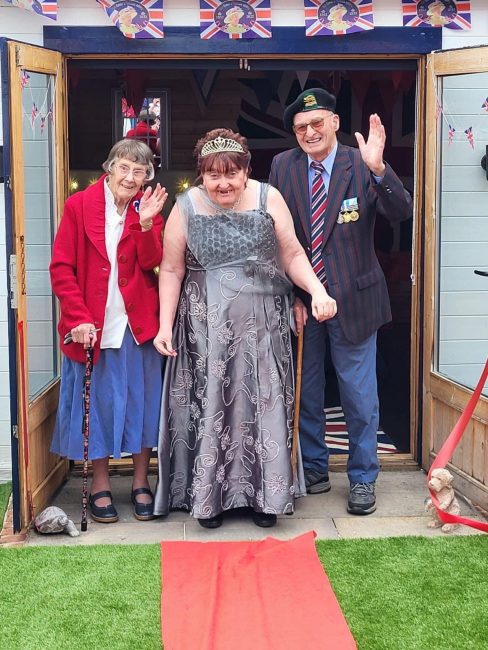 Leicester Time: POPULAR PENSIONERS OPEN 'CAFE ROYAL' IN THRINGSTONE TO MARK PLATINUM JUBILEE