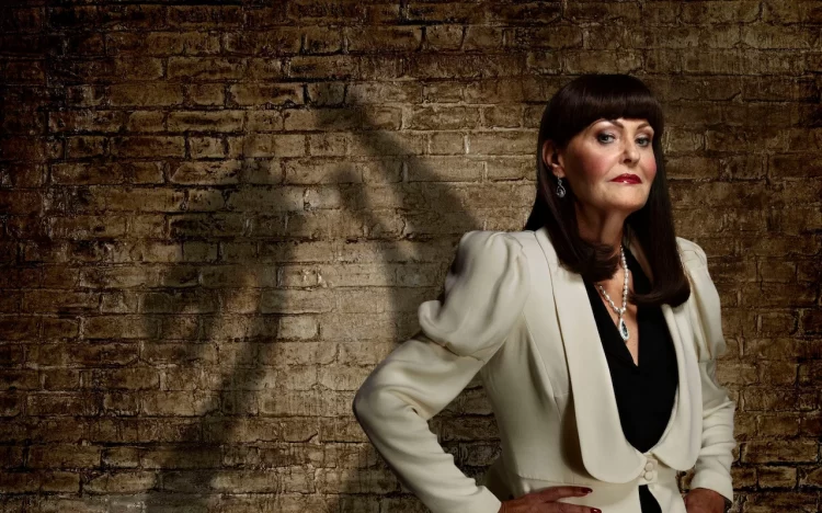 Leicester Time: TRIBUTES TO DRAGON'S DEN STAR HILARY DEVEY