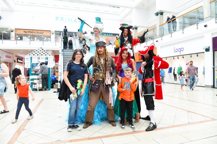 Leicester Time: JACK SPARROW LOOKALIKE CHARMS SHOPPERS AT LEICESTER HAYMARKET