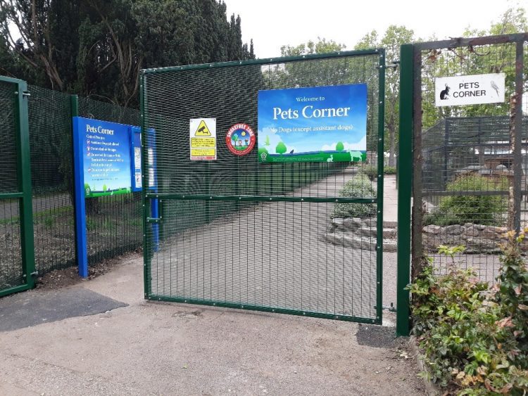 Leicester Time: LEICESTER PARK CLOSES ITS 'PET'S CORNER' IN BID TO LIMIT SPREAD OF BIRD FLU