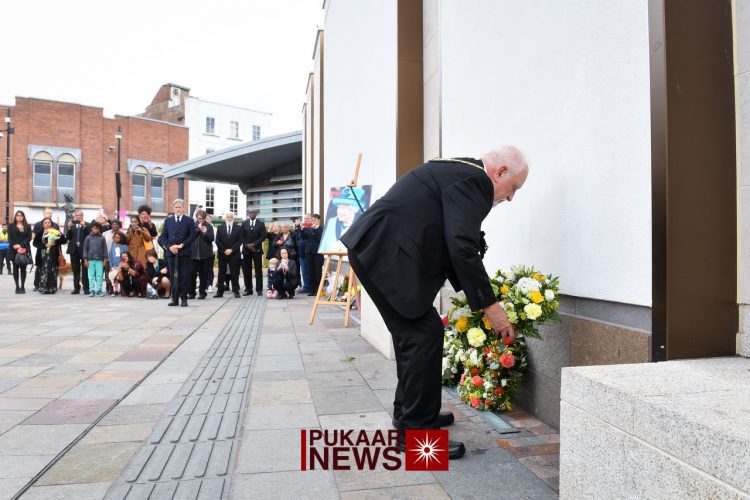 Leicester Time: Flowers Laid for The Queen [Gallery]