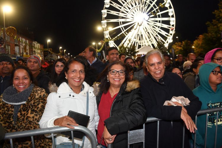 Leicester Time: LEICESTER'S SPECTACULAR DIWALI LIGHT SWITCH-ON DAZZLES 20,000