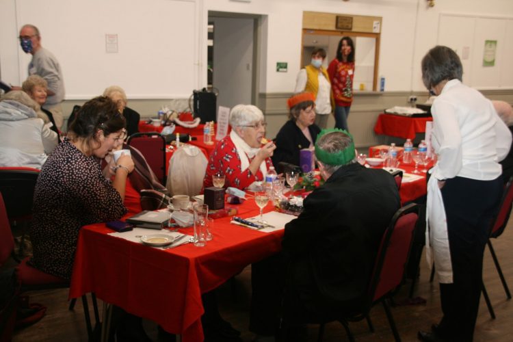 Leicester Time: Free Christmas Dinner for Lonely People Being Held in Leicestershire