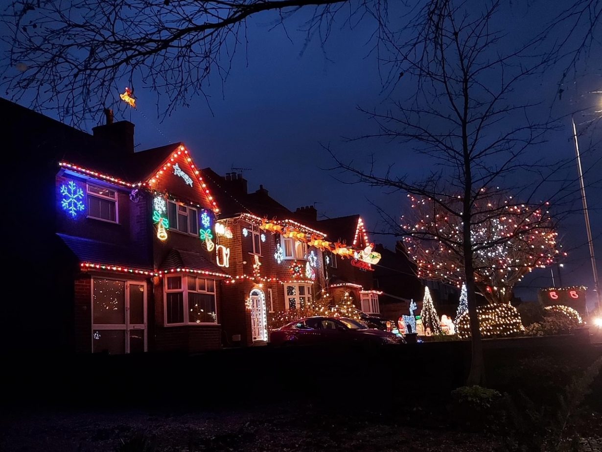 MegaWatt Christmas Display Lights up Leicestershire Village for