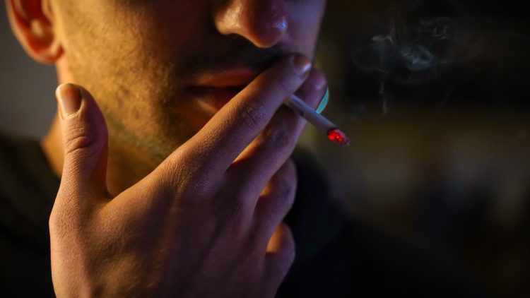Leicester Time: Leicestershire Tops Table as Smokers Stub Out Habit