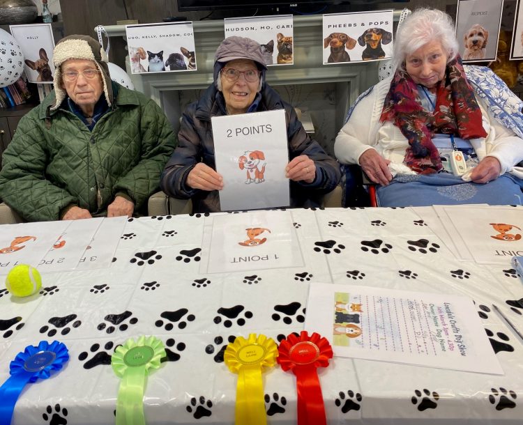 Leicester Time: Round of a-paws! Quorn care home raises the woof!