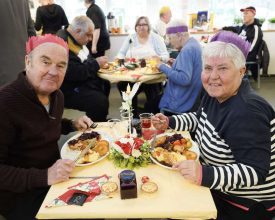 Aldi donates Christmas lunches to struggling people in Leicestershire