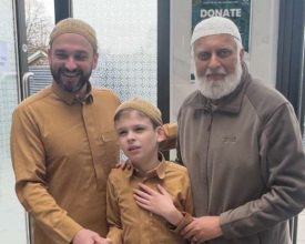 Young “Joshie-Man” Spreads Message of Unity with Cake at Leicester Mosque